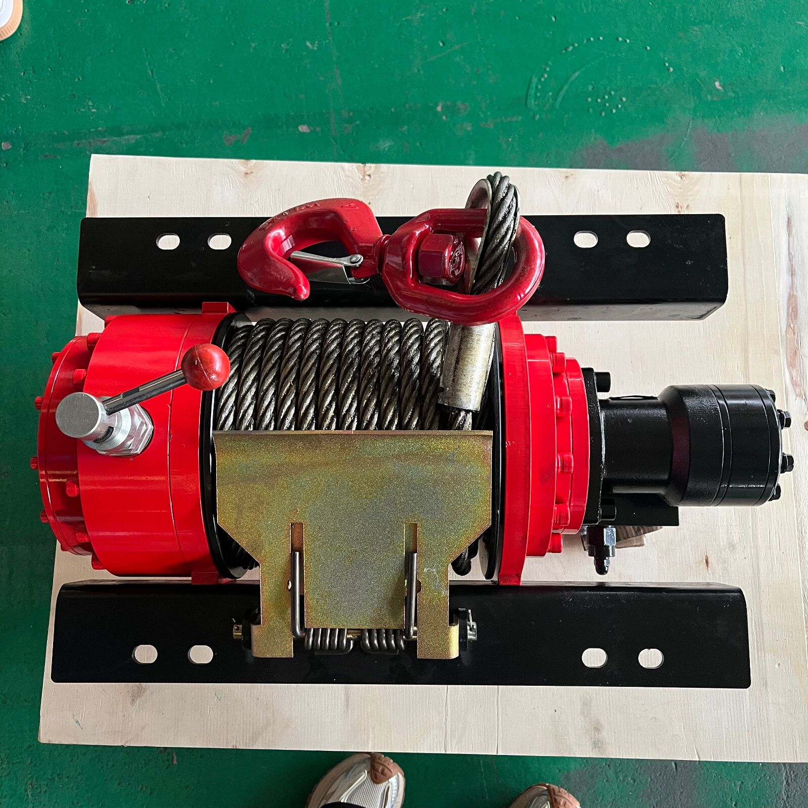 Flat-Mount Hydraulic Winch 6 & 6.8 Ton