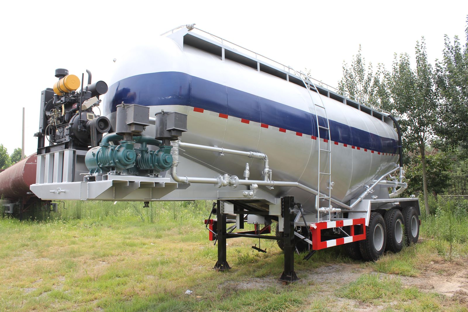 Bulk Powder Tank Truck