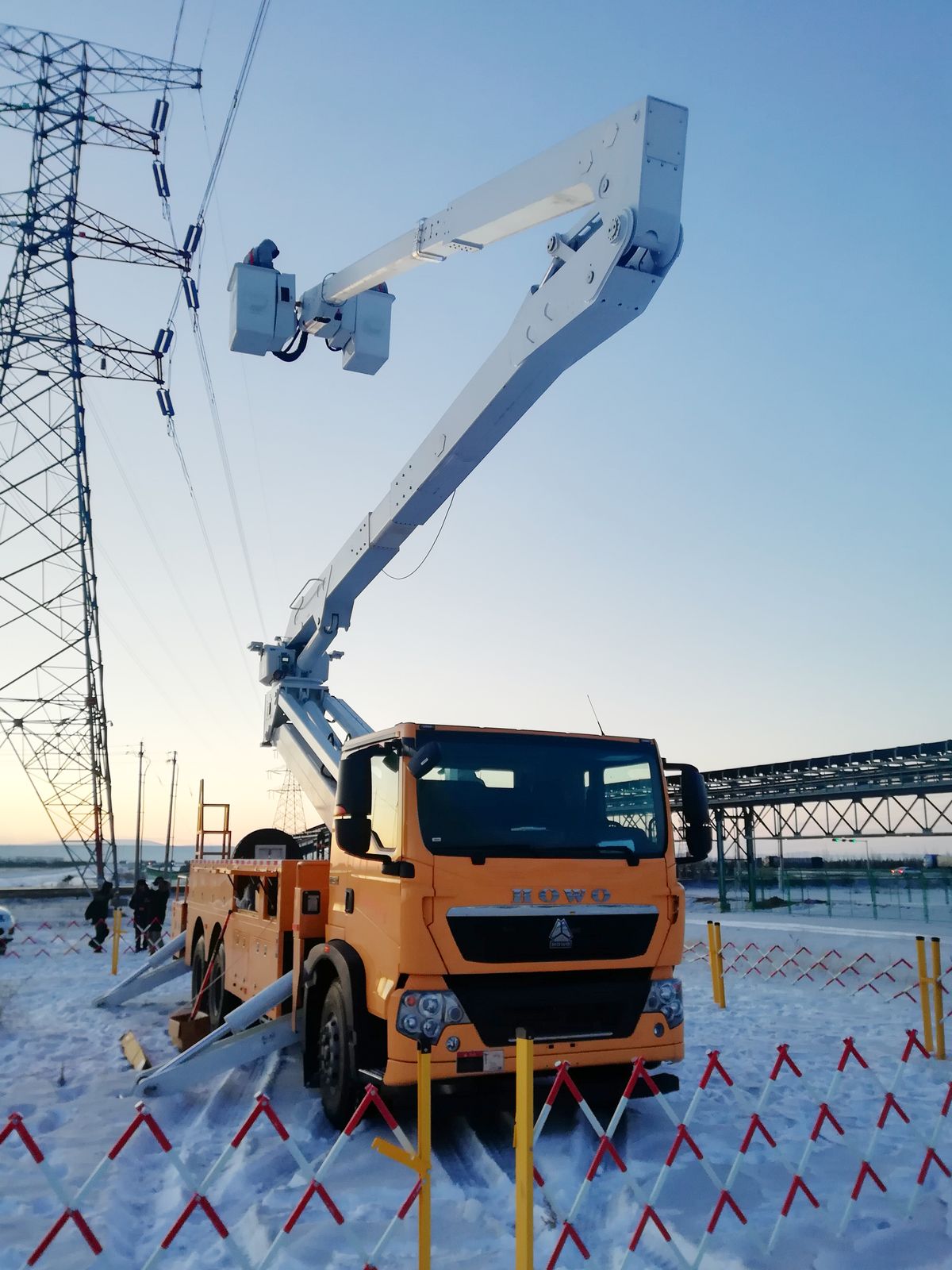 Transmission Line Insulated Bucket Truck
