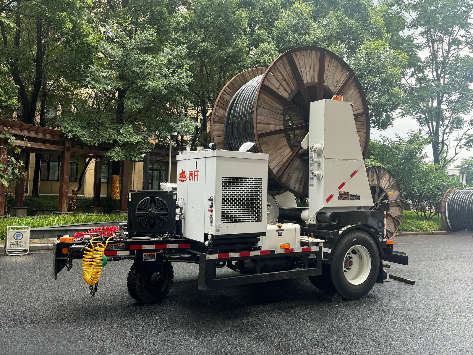 Automatic Vehicle-Mounted Cable Laying System