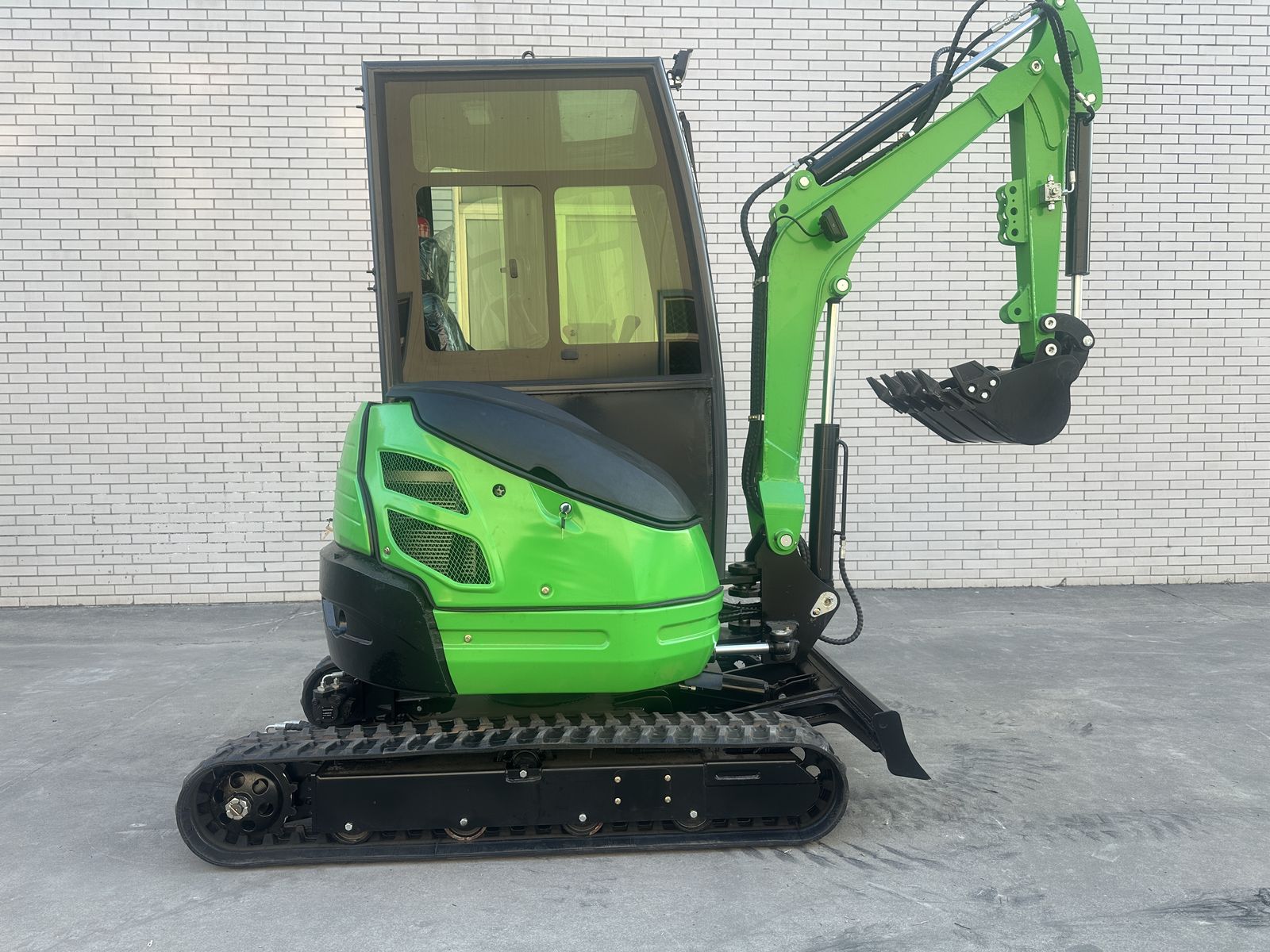 ME25 2.5 Ton Mini Excavator